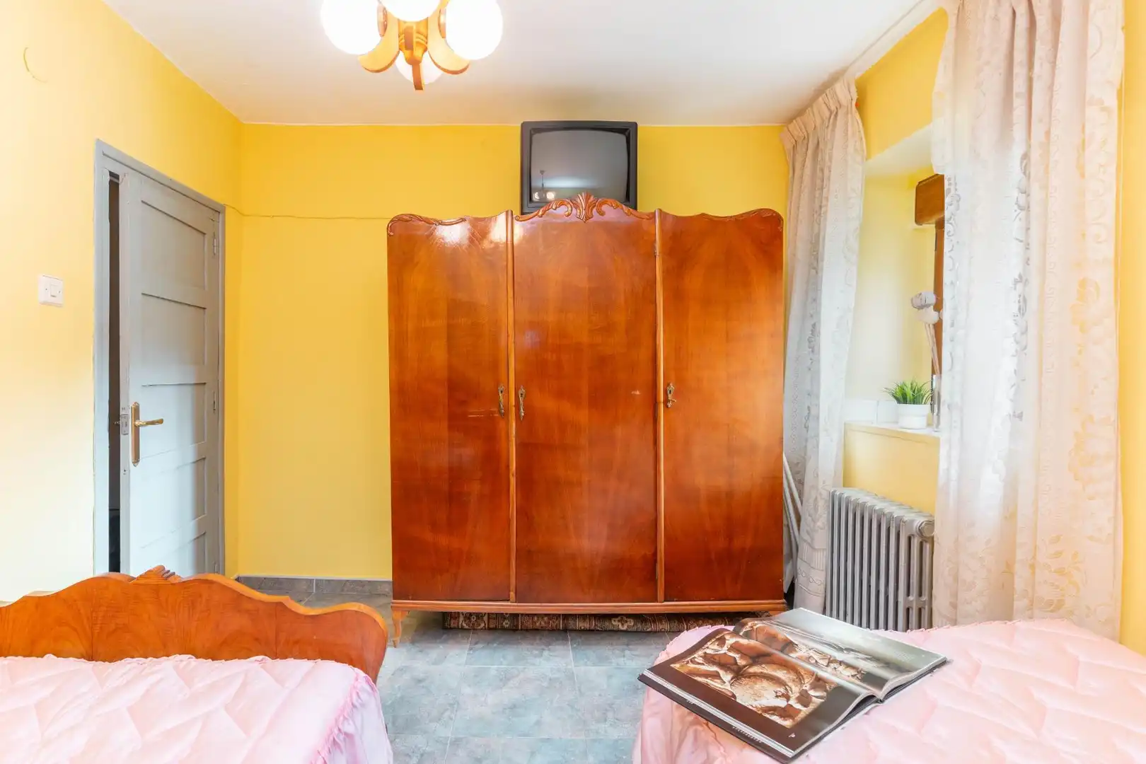 Dormitori de Casa o xalet en venda en Lena amb Calefacció, Terrassa i Traster