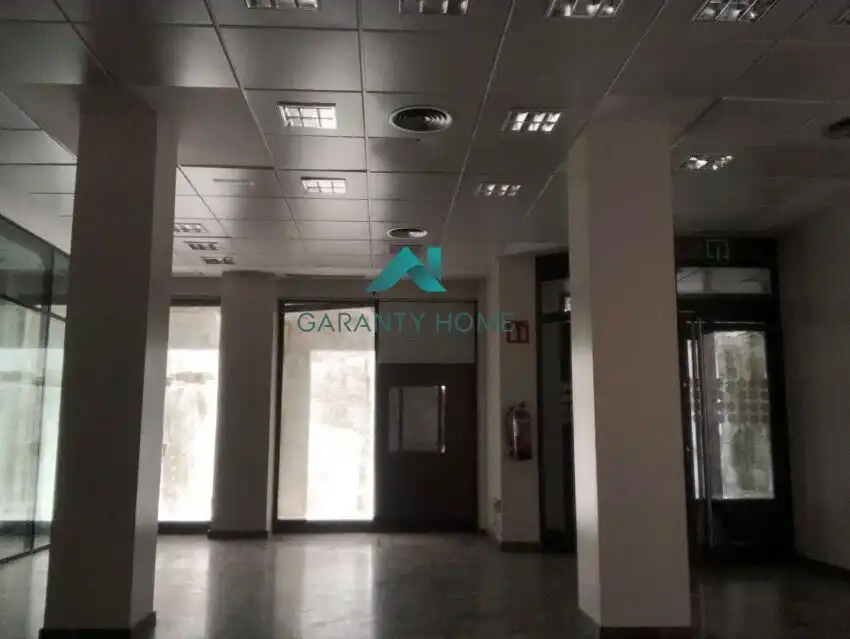 Local de lloguer en Sevilla amb Aire condicionat