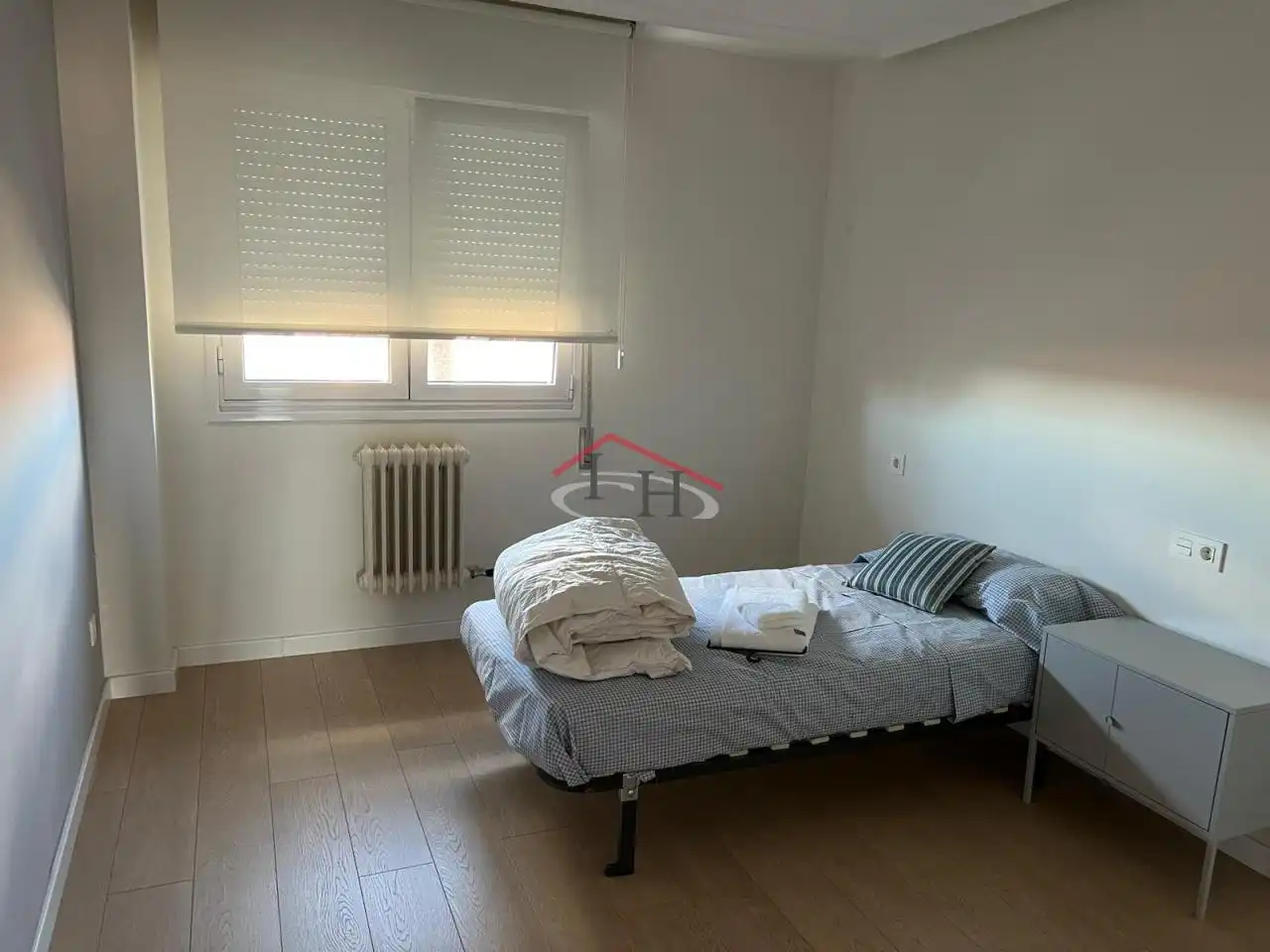 Dormitori de Àtic de lloguer en León Capital  amb Calefacció, Parquet i Terrassa