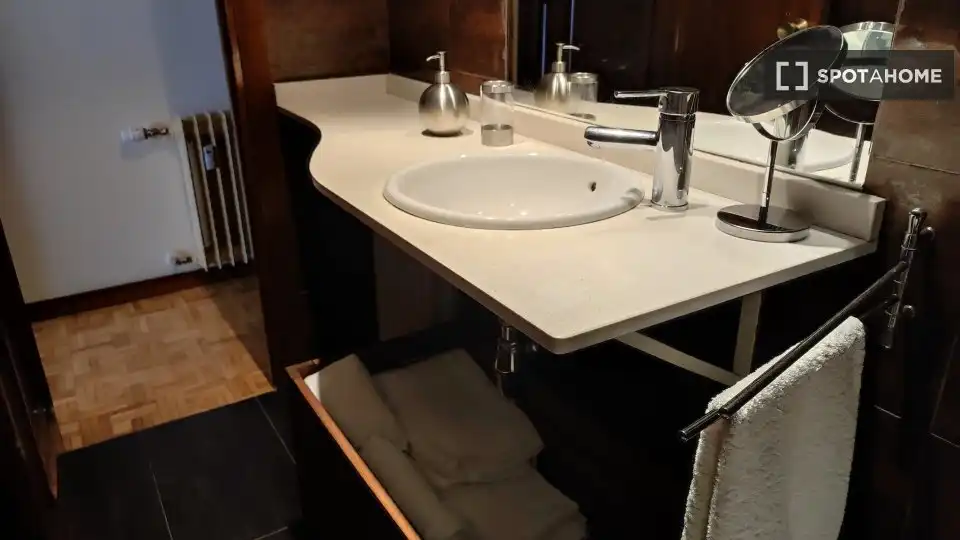 Baño de Apartamento para compartir en Madrid con Aire acondicionado, Terraza y Amueblado