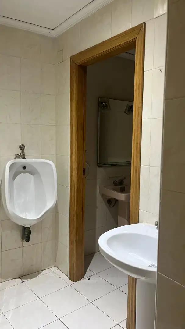 Badezimmer von Geschaftsraum zur Miete in Valencia
