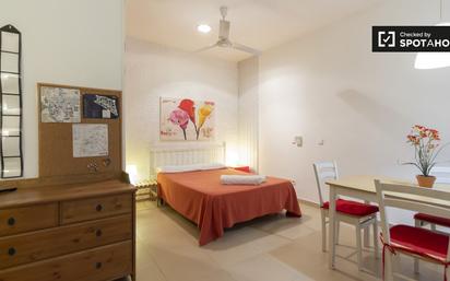 Bedroom of Flat to rent in  Madrid Capital  with Air Conditioner and Balcony