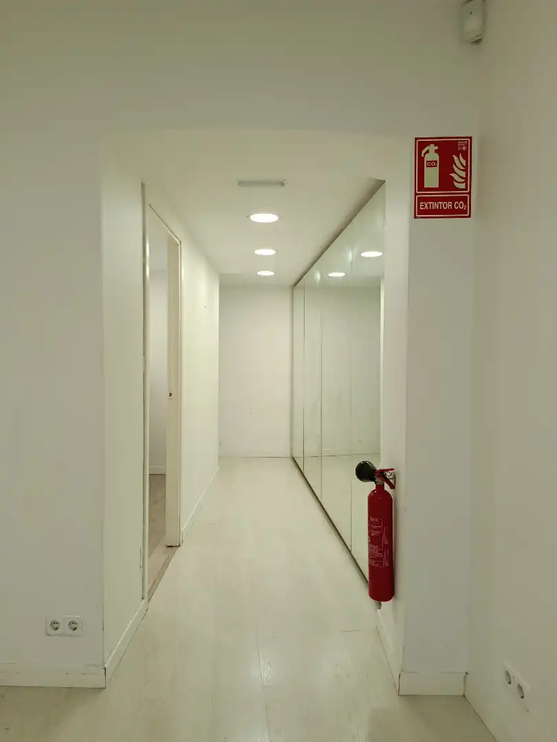 Business premises to rent in Carrer de Bernat Bacià, imagen 4