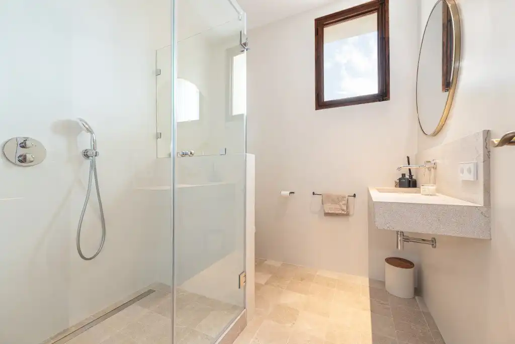 Badezimmer von Country house zur Miete in Pollença mit Klimaanlage, Heizung und Privatgarten