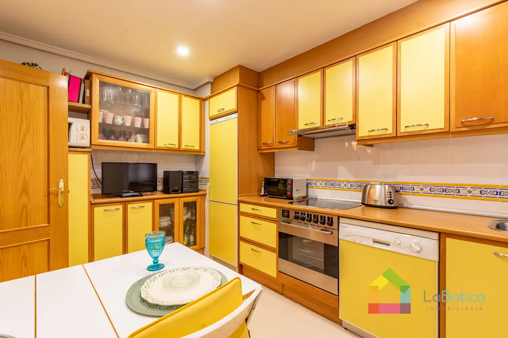 Kitchen of Flat for sale in Toledo  with Heating, Parquet flooring and Washing machine