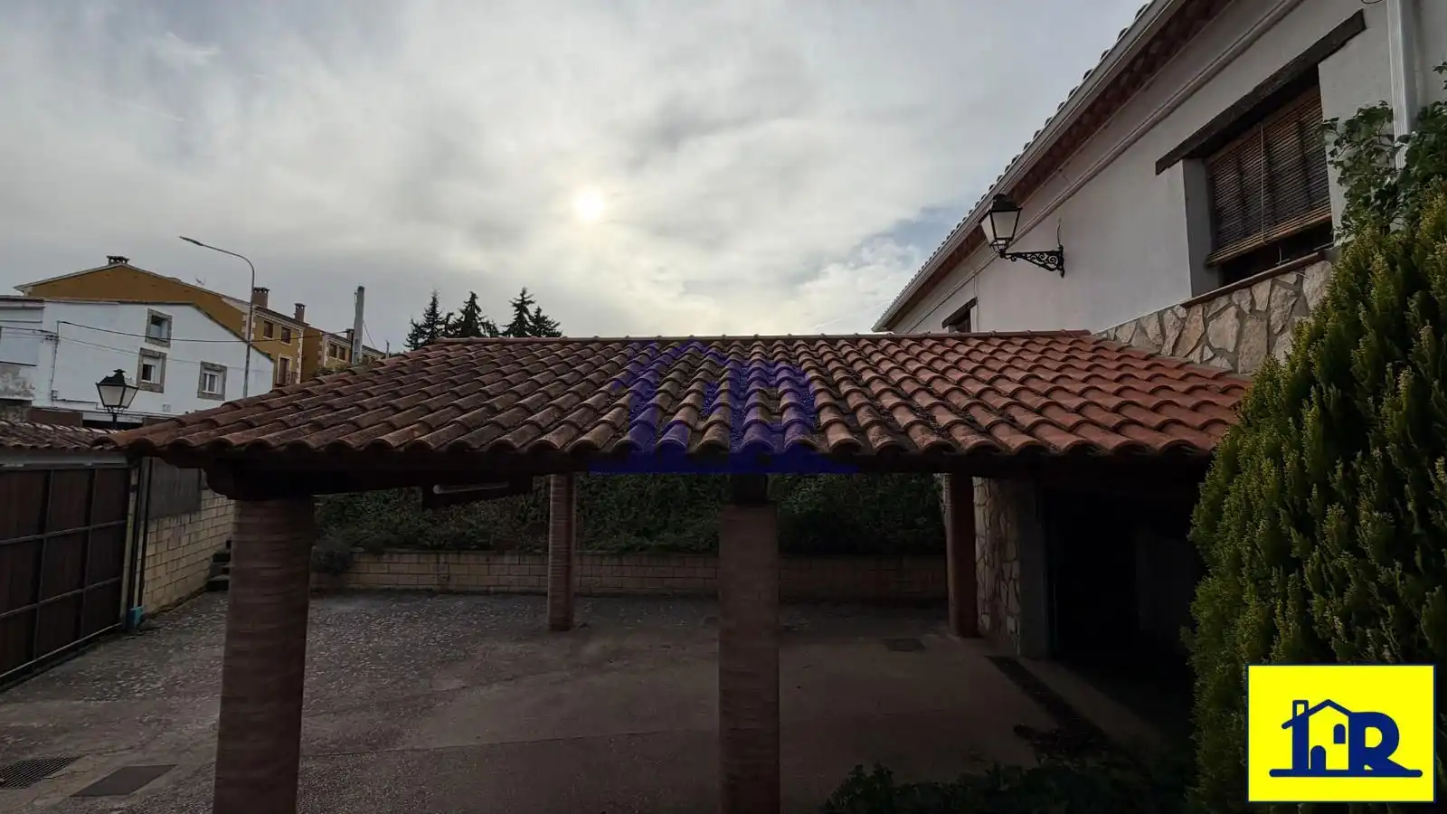 Vista exterior de Casa o xalet en venda en Villalba de la Sierra amb Calefacció, Traster i Piscina