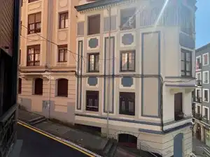 Vista exterior de Pis de lloguer en Bilbao  amb Calefacció, Moblat i Balcó