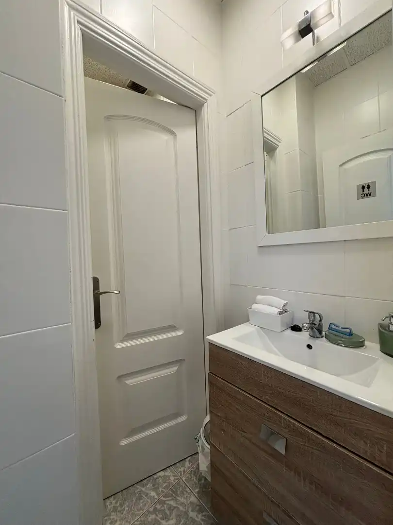 Baño de Local en traspaso en Leganés con Aire acondicionado, Calefacción y Amueblado