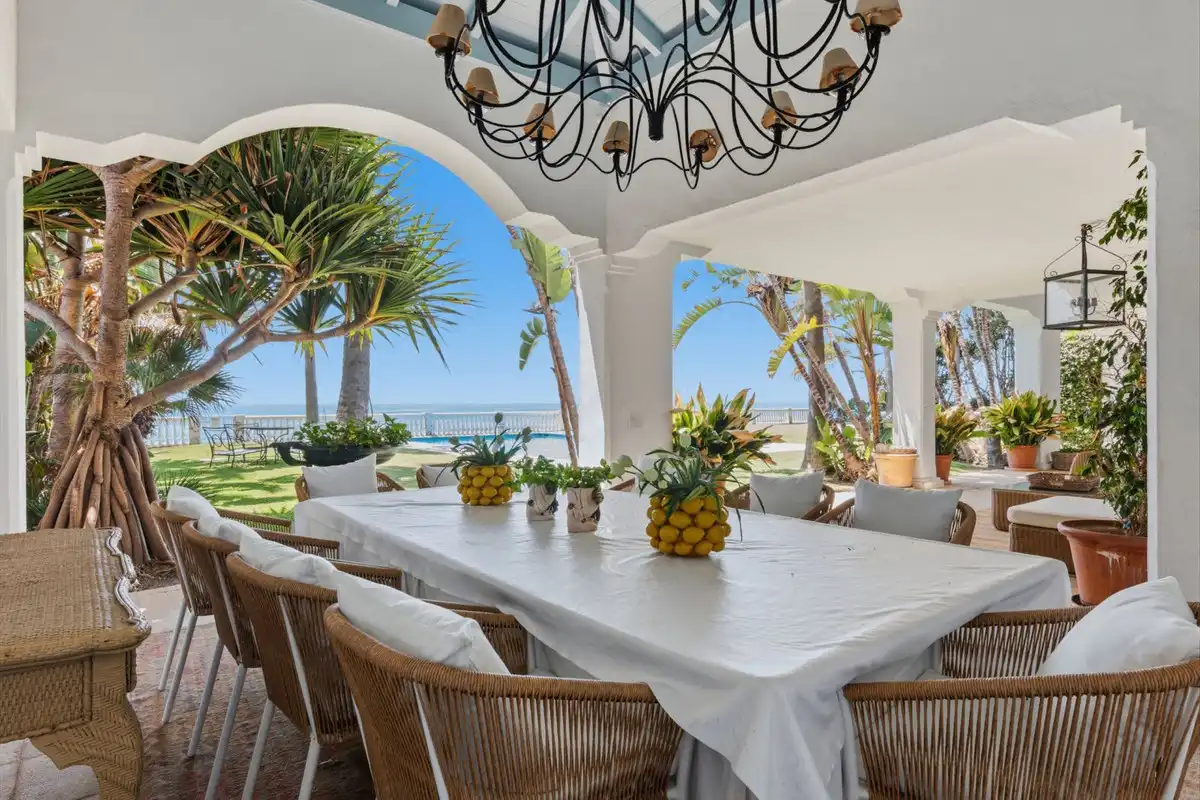 Menjador de Casa o xalet de lloguer en Estepona amb Aire condicionat, Jardí privat i Terrassa