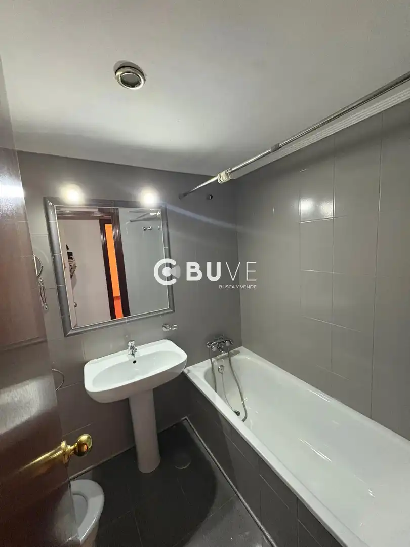 Baño de Piso en venta en Montequinto con Aire acondicionado, Piscina y Piscina comunitaria