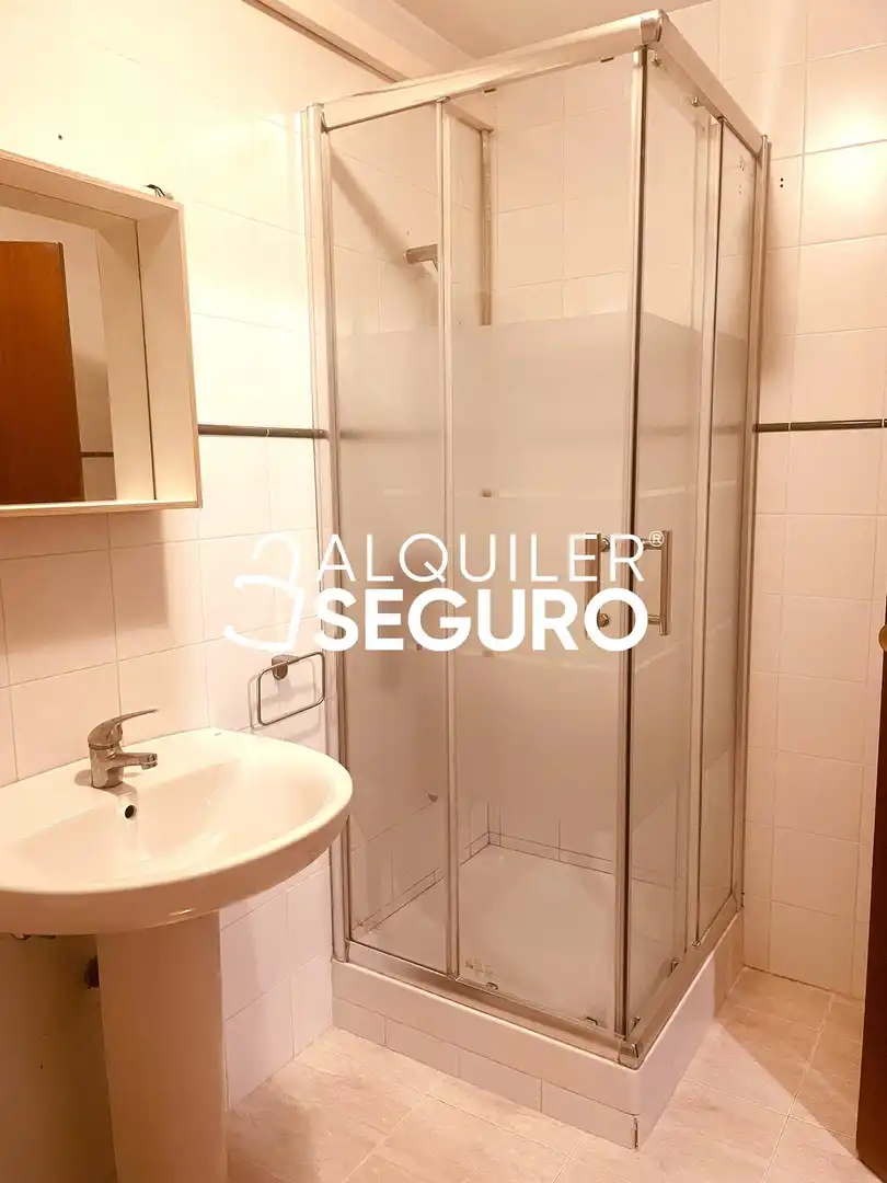 Bathroom of Flat for rent in Toledo  with Heating