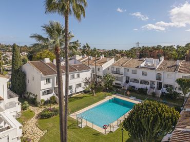 Adossat amb piscina en venda a Nueva Andalucía
