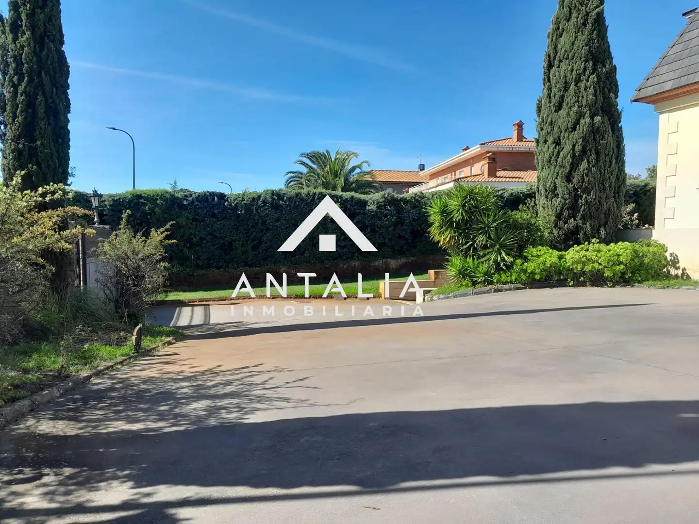 Vista exterior de Casa o xalet en venda en Cáceres amb Aire condicionat, Calefacció i Terrassa