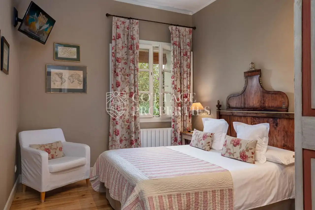 Habitación de Finca rústica en venta en Torroella de Fluvià con Aire acondicionado, Jardín privado y Terraza