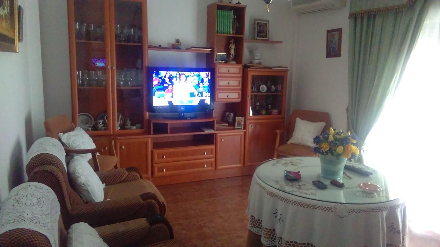 Sala d'estar de Planta baixa en venda en Cabra amb Aire condicionat