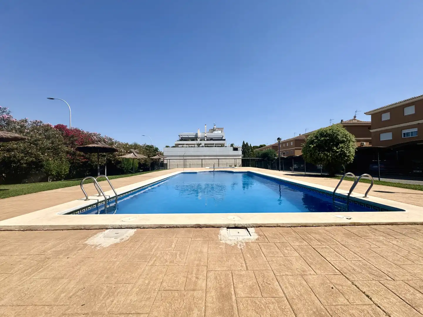 Swimming pool of Flat for rent in Torrent  with Air Conditioner, Heating and Private garden