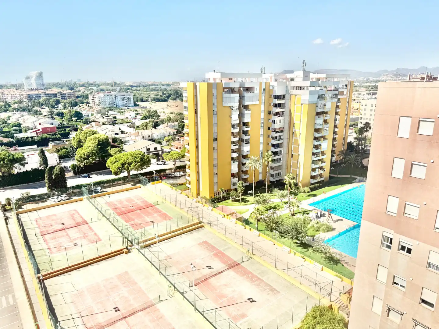 Piscina de Apartament de lloguer en Canet d'En Berenguer amb Aire condicionat, Terrassa i Moblat