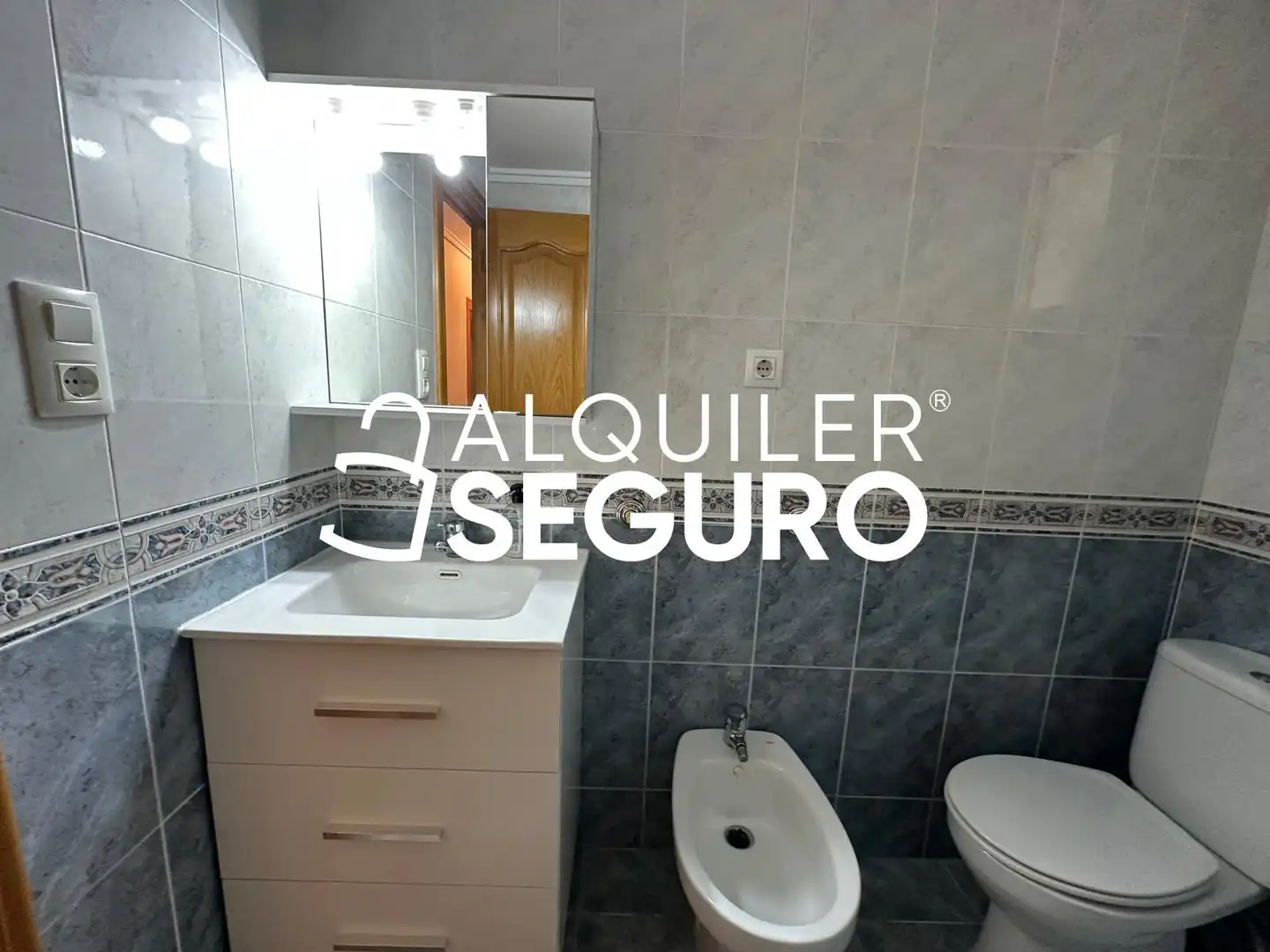 Bathroom of Flat for rent in Valencia  with Air Conditioner and Furnished