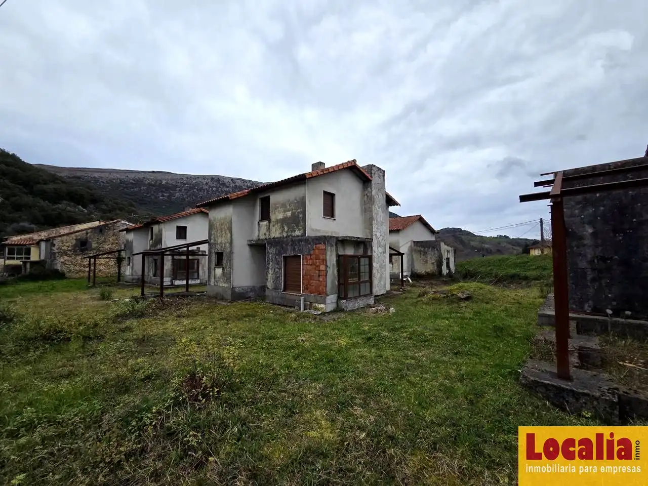 Außenansicht von Residential zum Verkauf in Ruesga