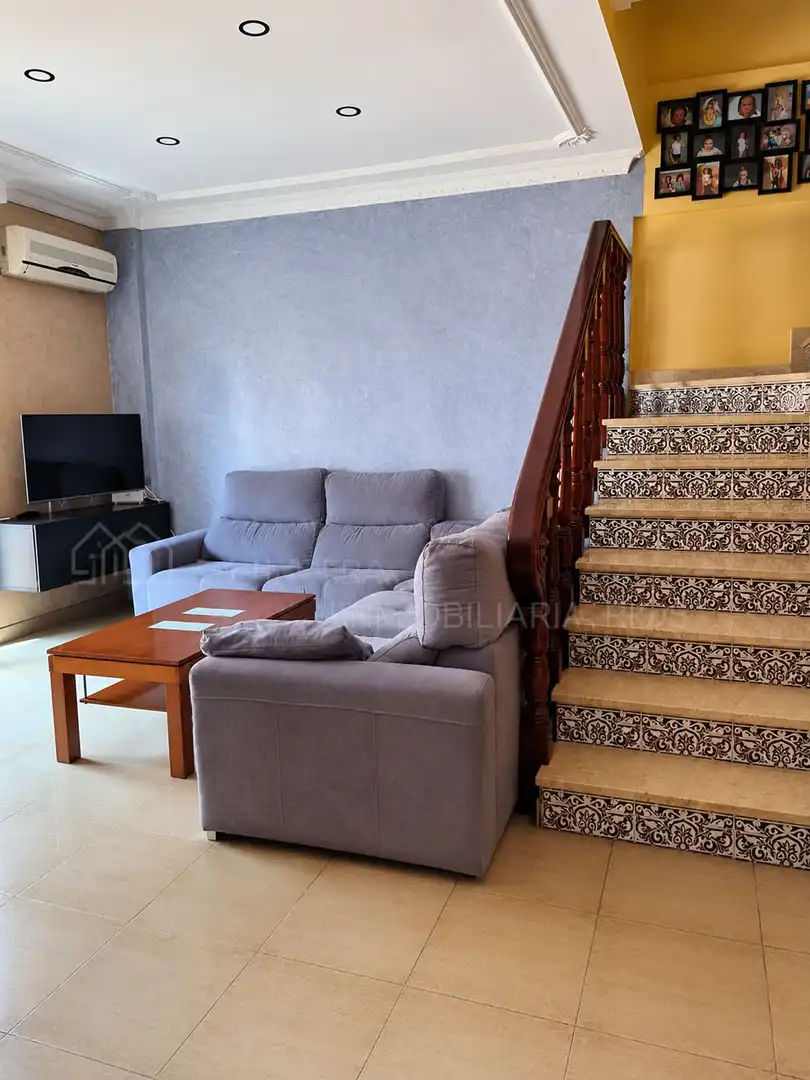 Sala d'estar de Casa o xalet en venda en Alcalá de Guadaira amb Aire condicionat