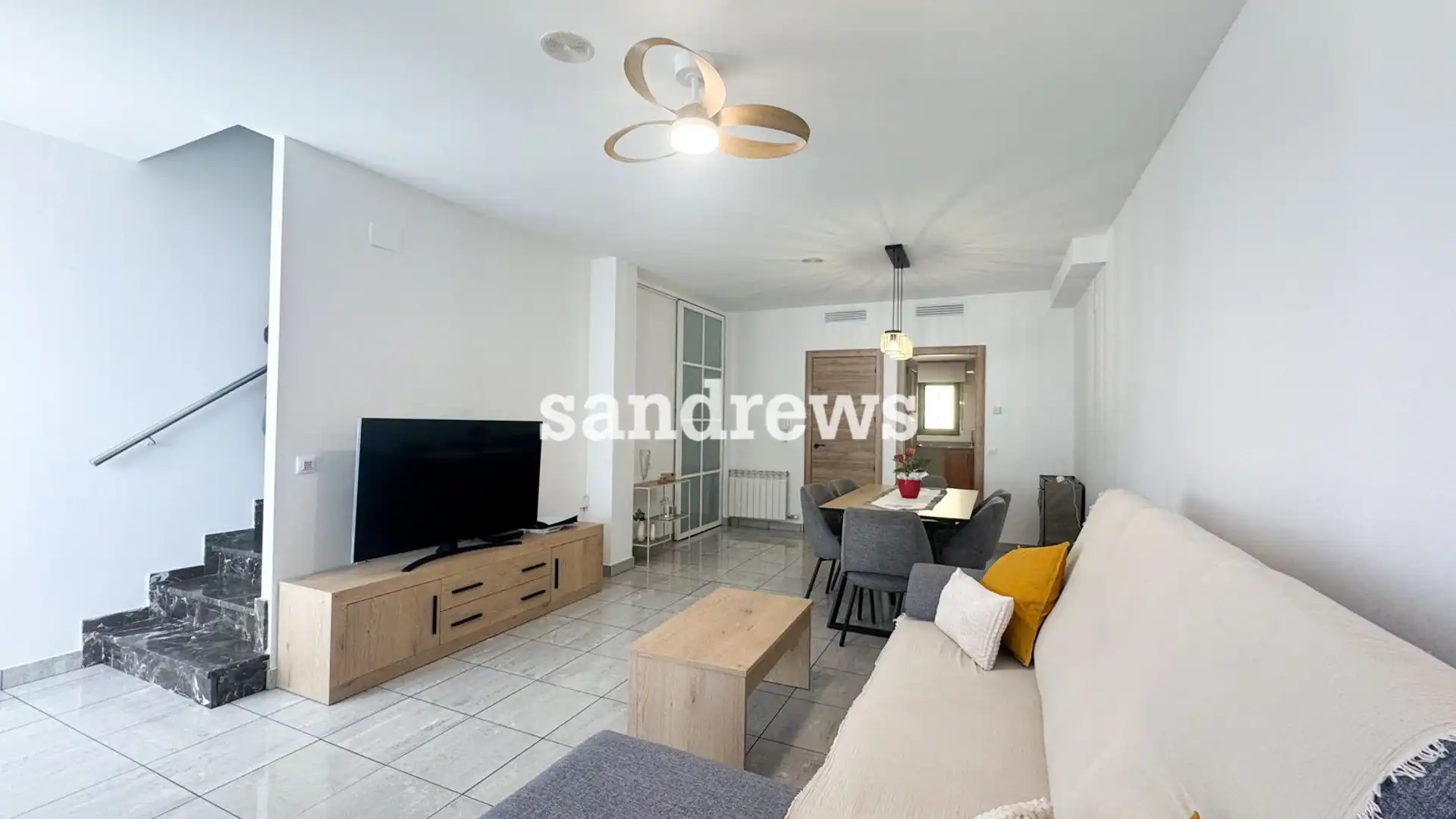 Sala d'estar de Casa adosada en venda en Vilamalla amb Calefacció