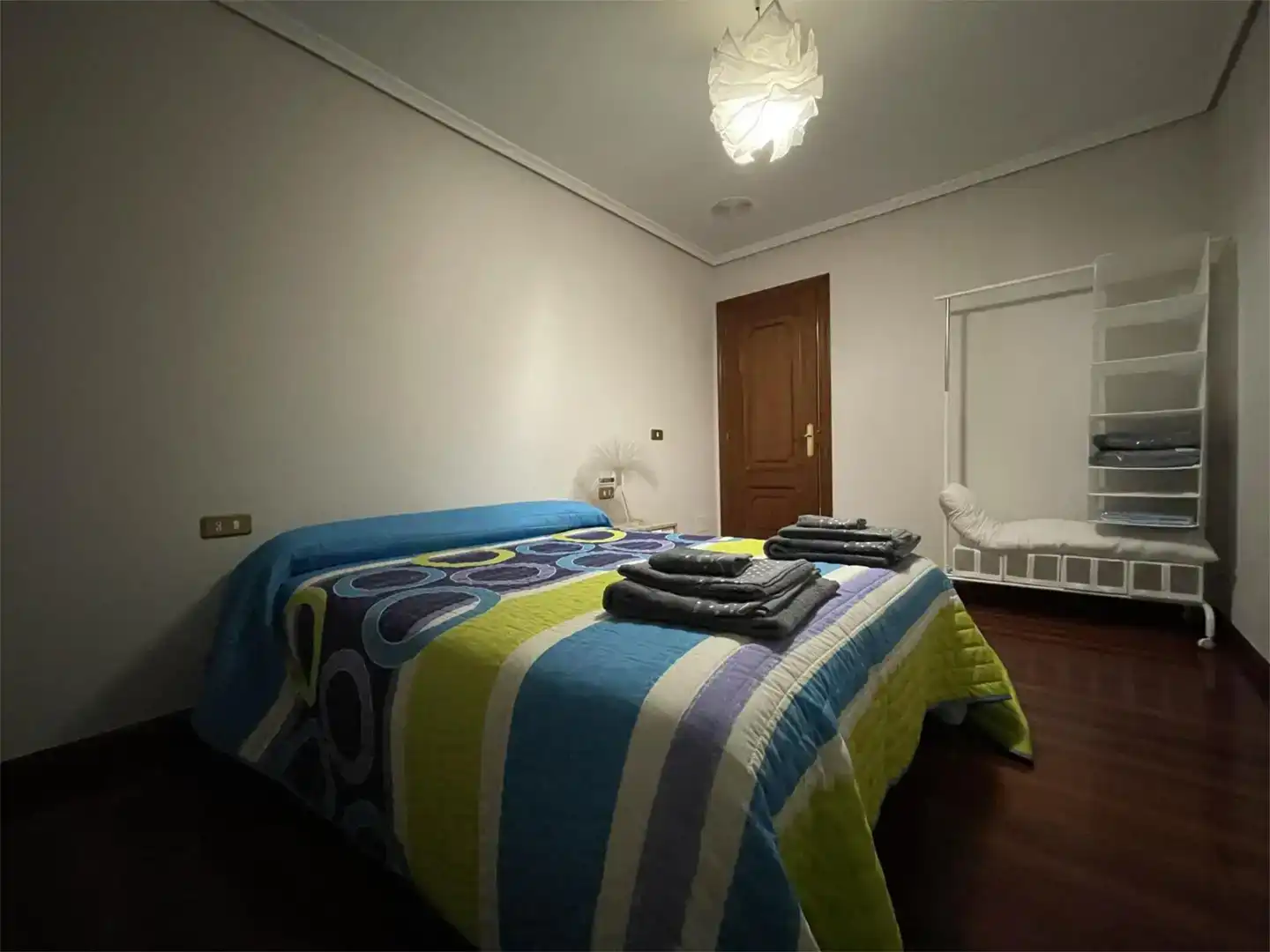 Dormitori de Pis de lloguer en Ferrol amb Parquet, Moblat i Forn