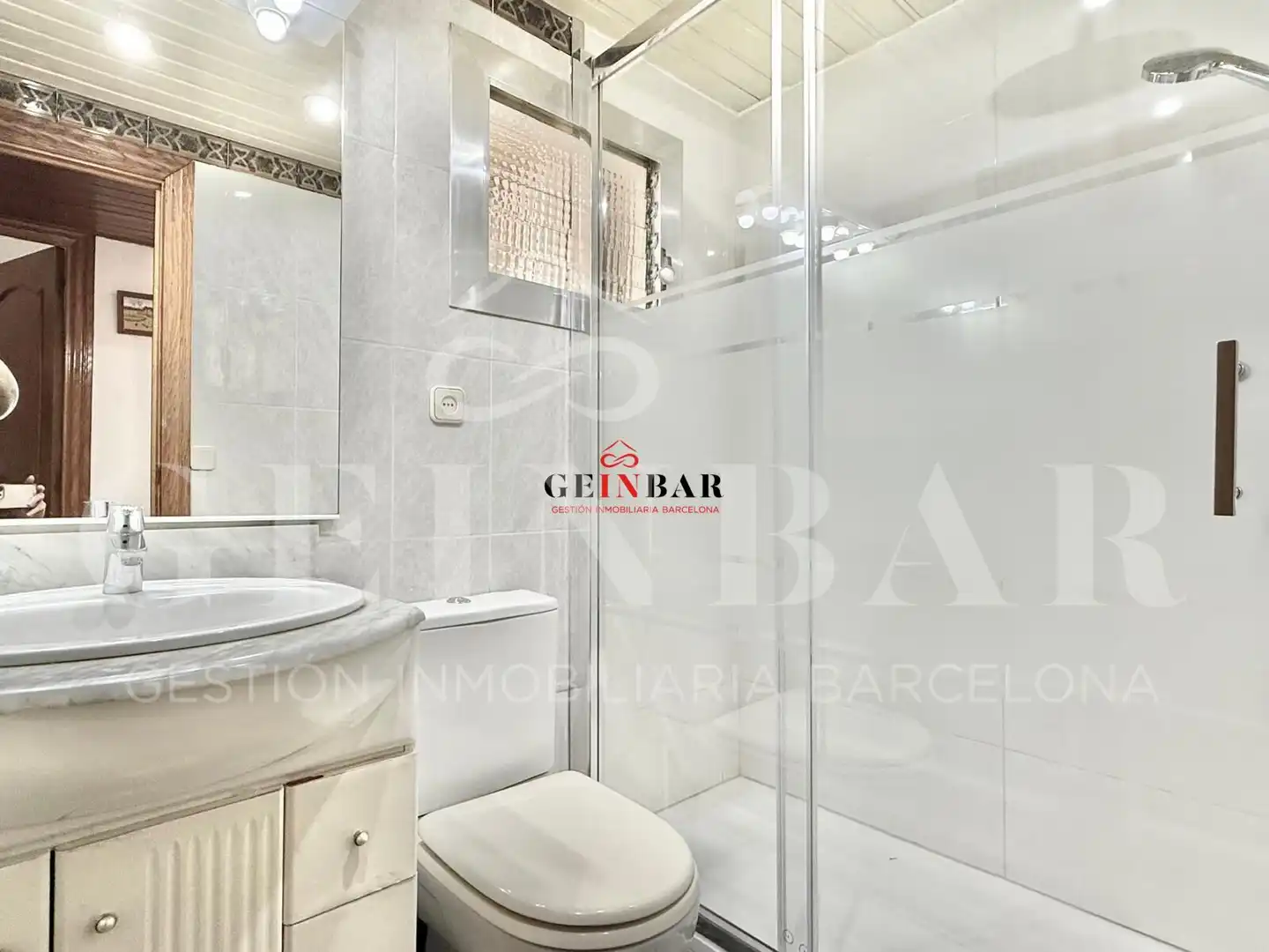 Baño de Piso en venta en L'Hospitalet de Llobregat con Aire acondicionado, Calefacción y Terraza
