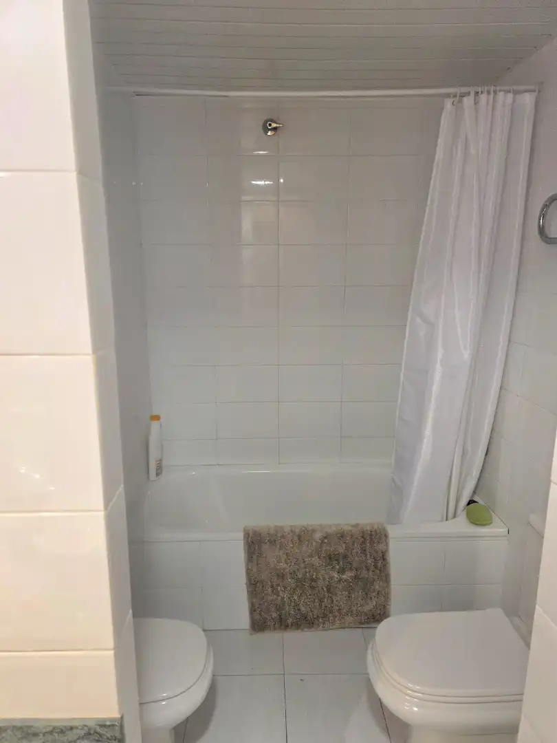 Badezimmer von Wohnung zum Verkauf in Calella mit Klimaanlage, Heizung und Balkon