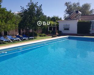 Piscina de Casa o xalet en venda en Utrera amb Aire condicionat, Terrassa i Traster