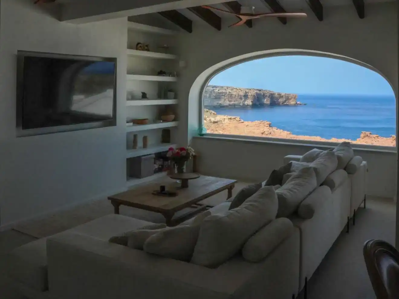 Sala d'estar de Casa o xalet en venda en Ciutadella de Menorca amb Piscina i Balcó