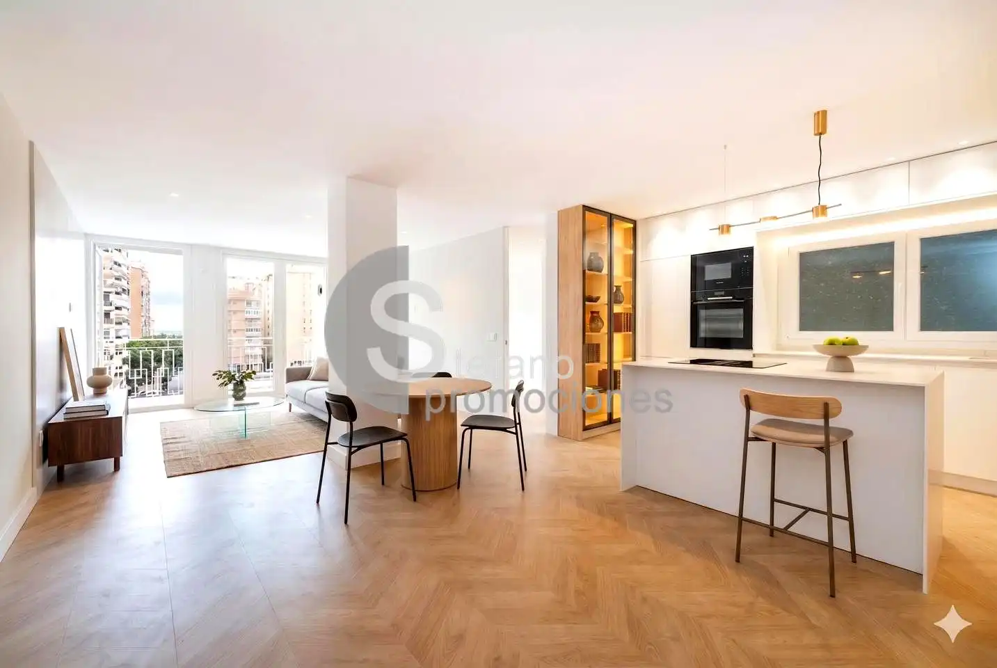 Flat with terrace for sale in Paseo Reding 33, imagen 2