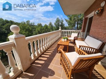 Casa con balcone in vendita a Carrer Vallès 8