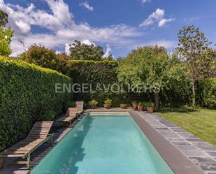 Swimming pool of House or chalet for sale in Sant Cugat del Vallès  with Air Conditioner, Heating and Private garden