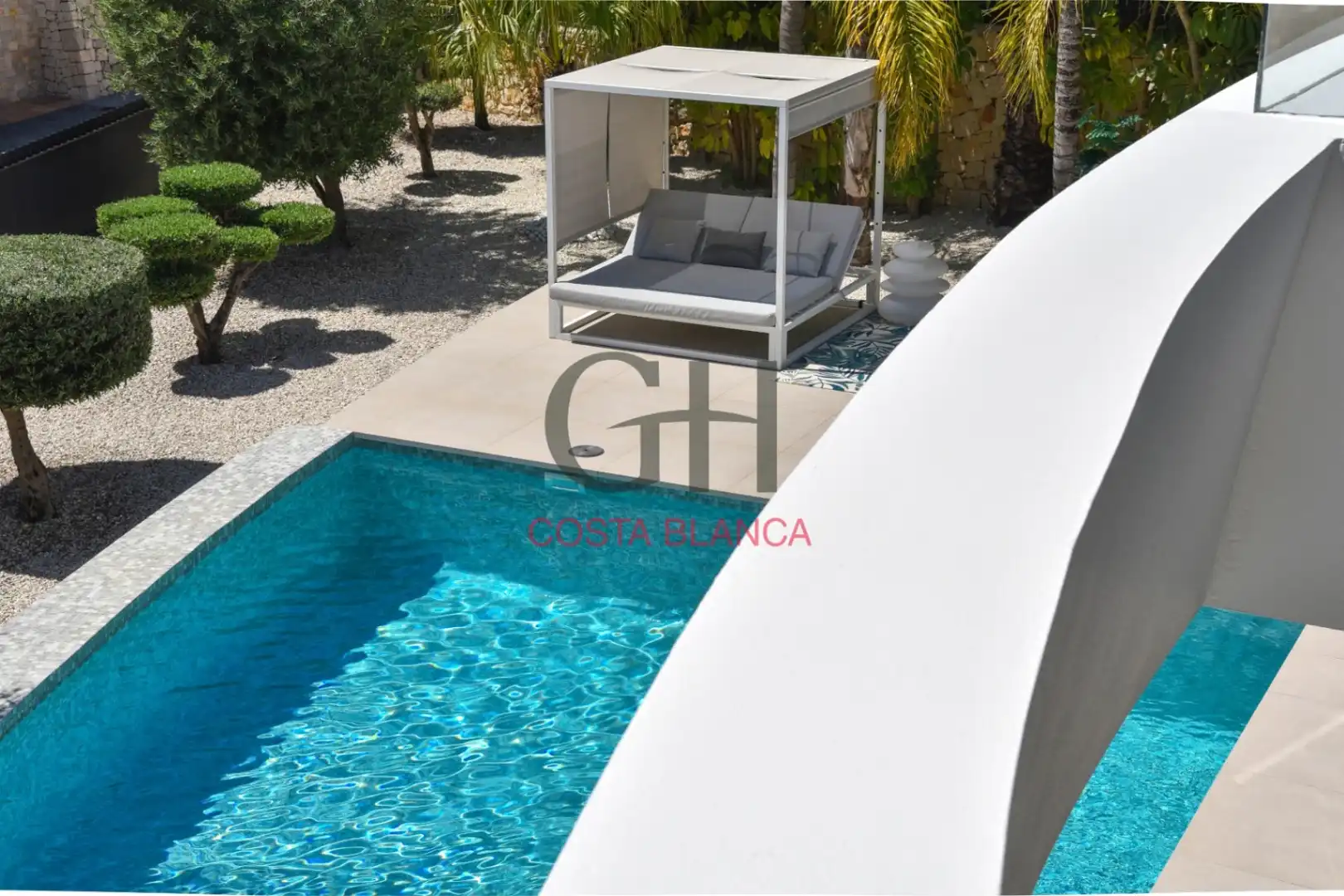 Schwimmbecken von Haus oder Chalet zum Verkauf in Moraira mit Klimaanlage, Heizung und Privatgarten