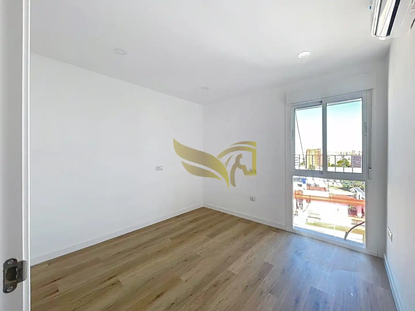 Bedroom of Attic for sale in Sevilla  with Air Conditioner, Heating and Terrace
