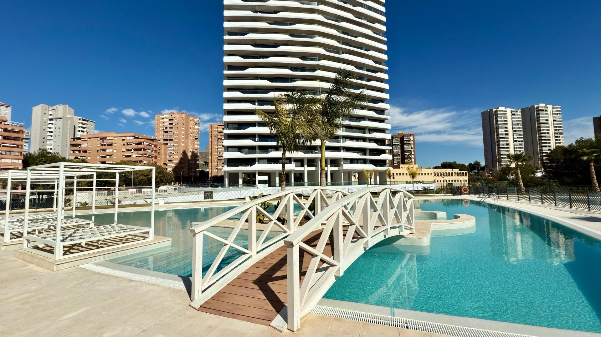 Piscina de Apartament de lloguer en Benidorm amb Aire condicionat, Calefacció i Jardí privat