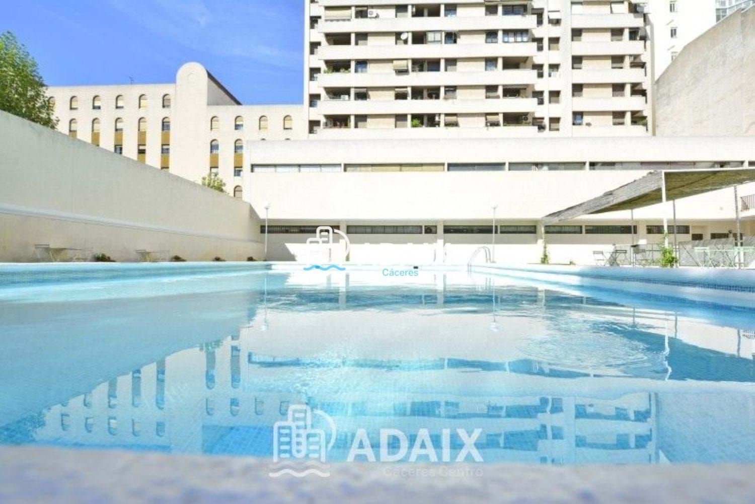 Piscina de Pis en venda en Cáceres Capital amb Aire condicionat, Calefacció i Terrassa