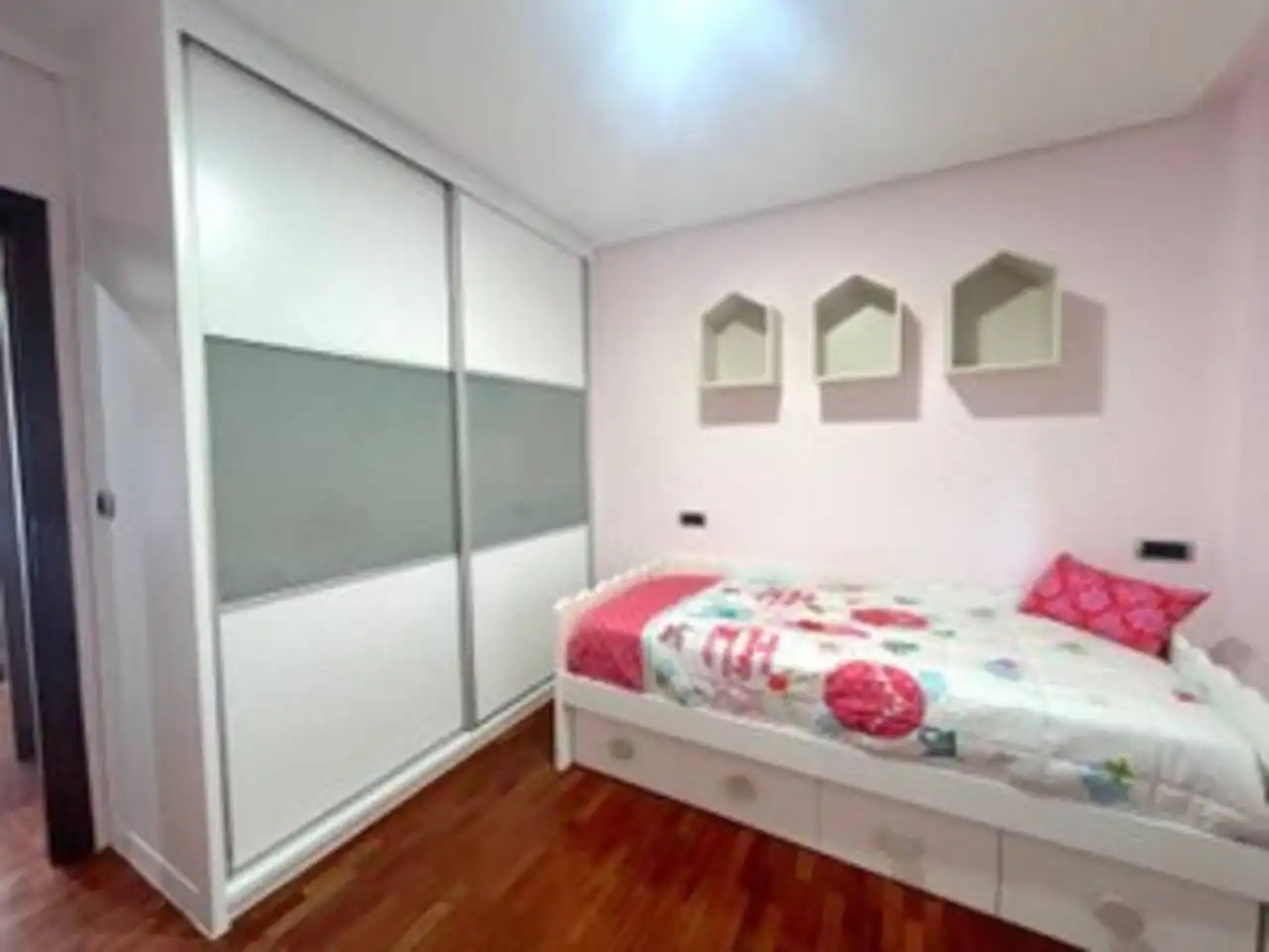 Schlafzimmer von Maisonette zum Verkauf in Leioa mit Heizung, Privatgarten und Parkett