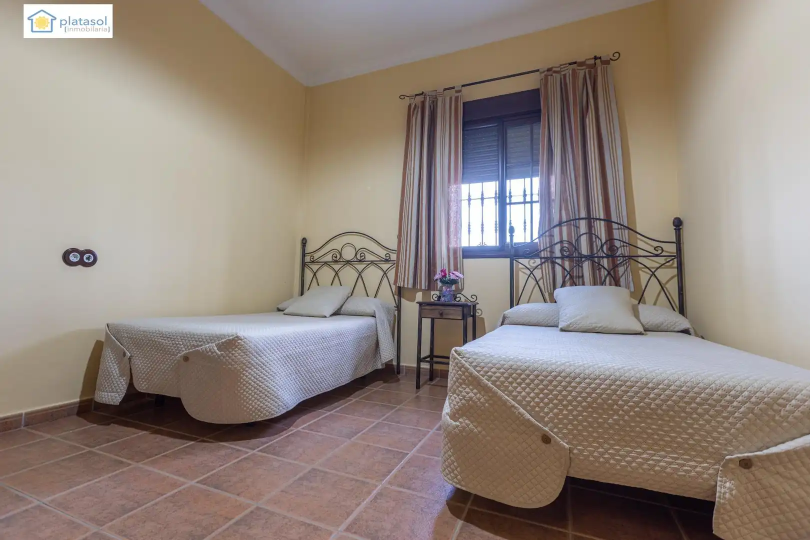 Habitación de Finca rústica en venta en Chucena con Aire acondicionado, Calefacción y Jardín privado