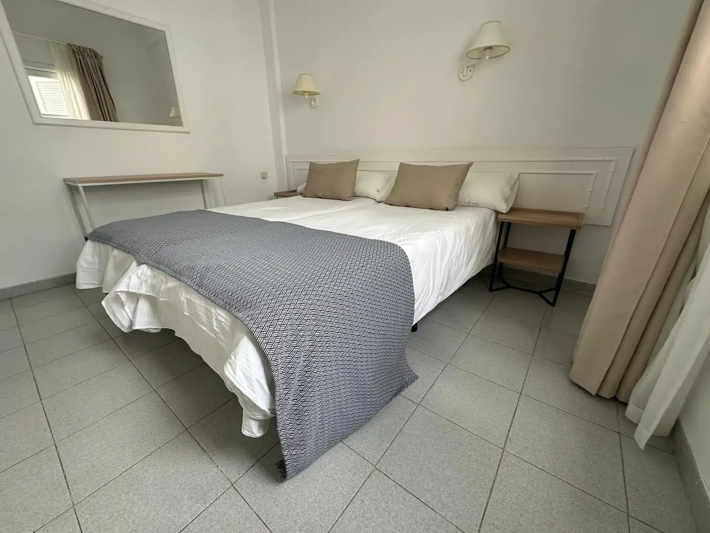 Schlafzimmer von Wohnungen zum Verkauf in Adeje mit Privatgarten, Terrasse und Gemeinschaftspool