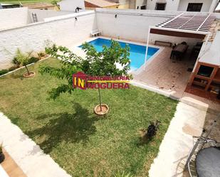 Jardí de Casa o xalet en venda en Cañada Rosal amb Aire condicionat, Jardí privat i Terrassa