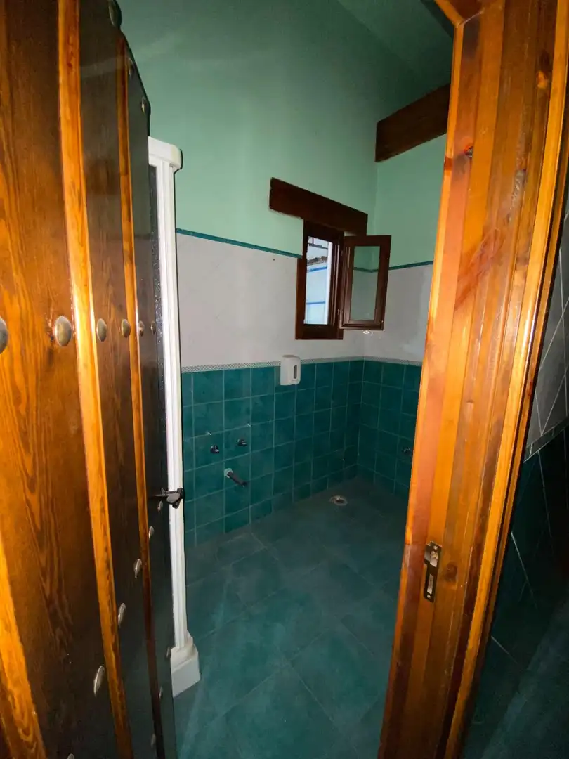 Badezimmer von Fabrikhallen zur Miete in Bembibre