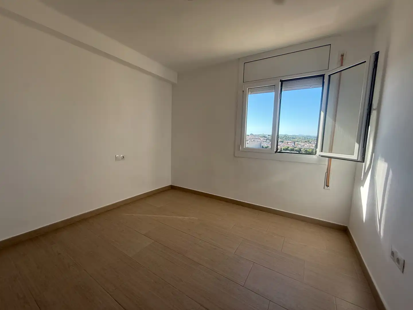 Bedroom of Flat for sale in Torredembarra  with Air Conditioner, Heating and Parquet flooring