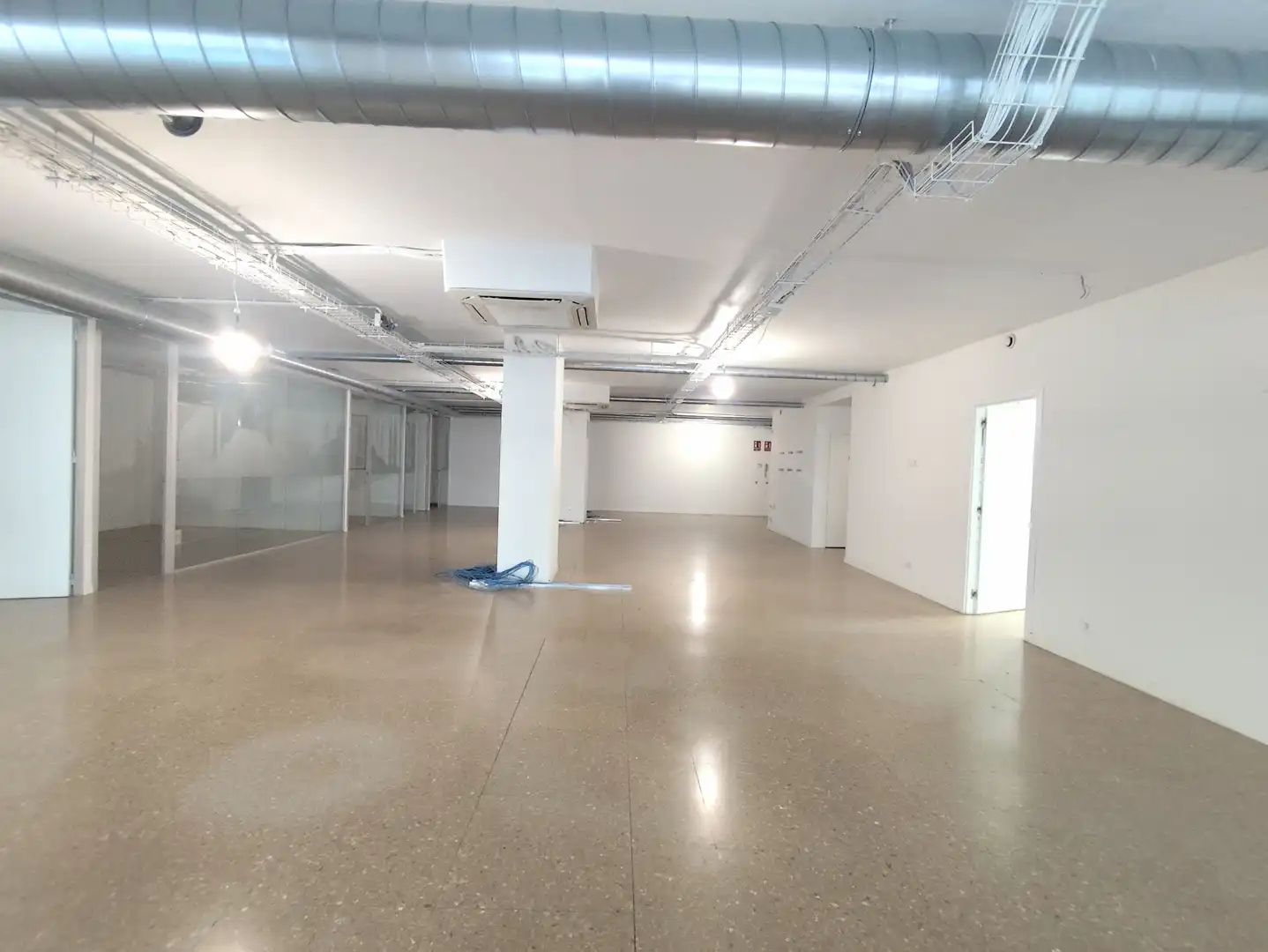 Büro zur Miete in Barcelona mit Klimaanlage und Alarm
