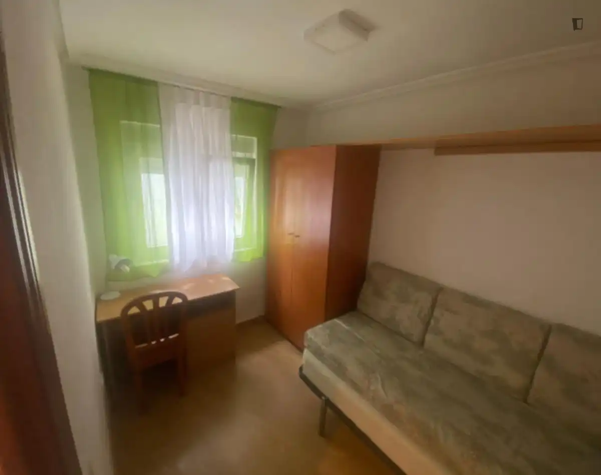Habitación de Apartamento de alquiler en Salamanca con Amueblado, Horno y Lavadora