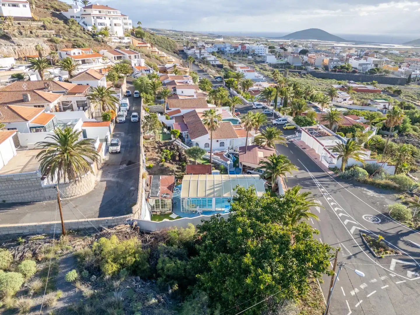 Vista exterior de Casa o xalet en venda en Granadilla de Abona amb Jardí privat, Terrassa i Piscina