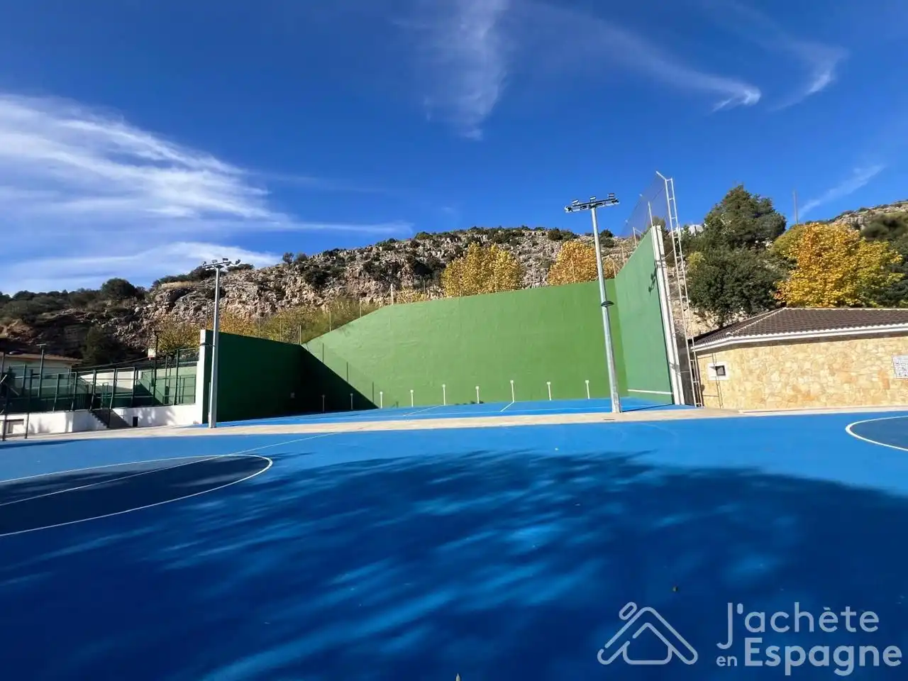 Vista exterior de Casa o xalet en venda en Cortes de Pallás amb Aire condicionat, Parquet i Moblat