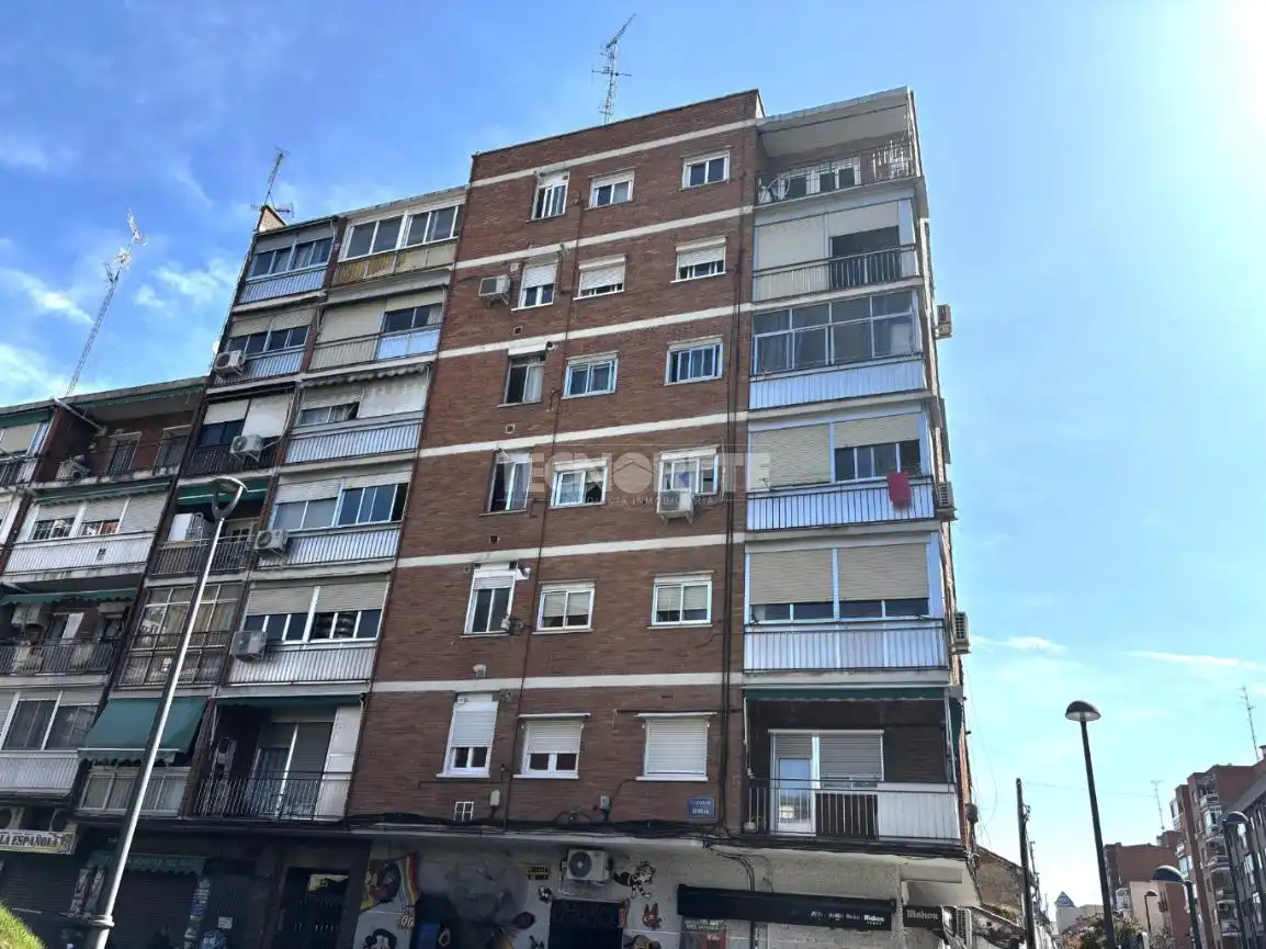 Vista exterior de Piso en venta en Móstoles con Calefacción, Terraza y Amueblado