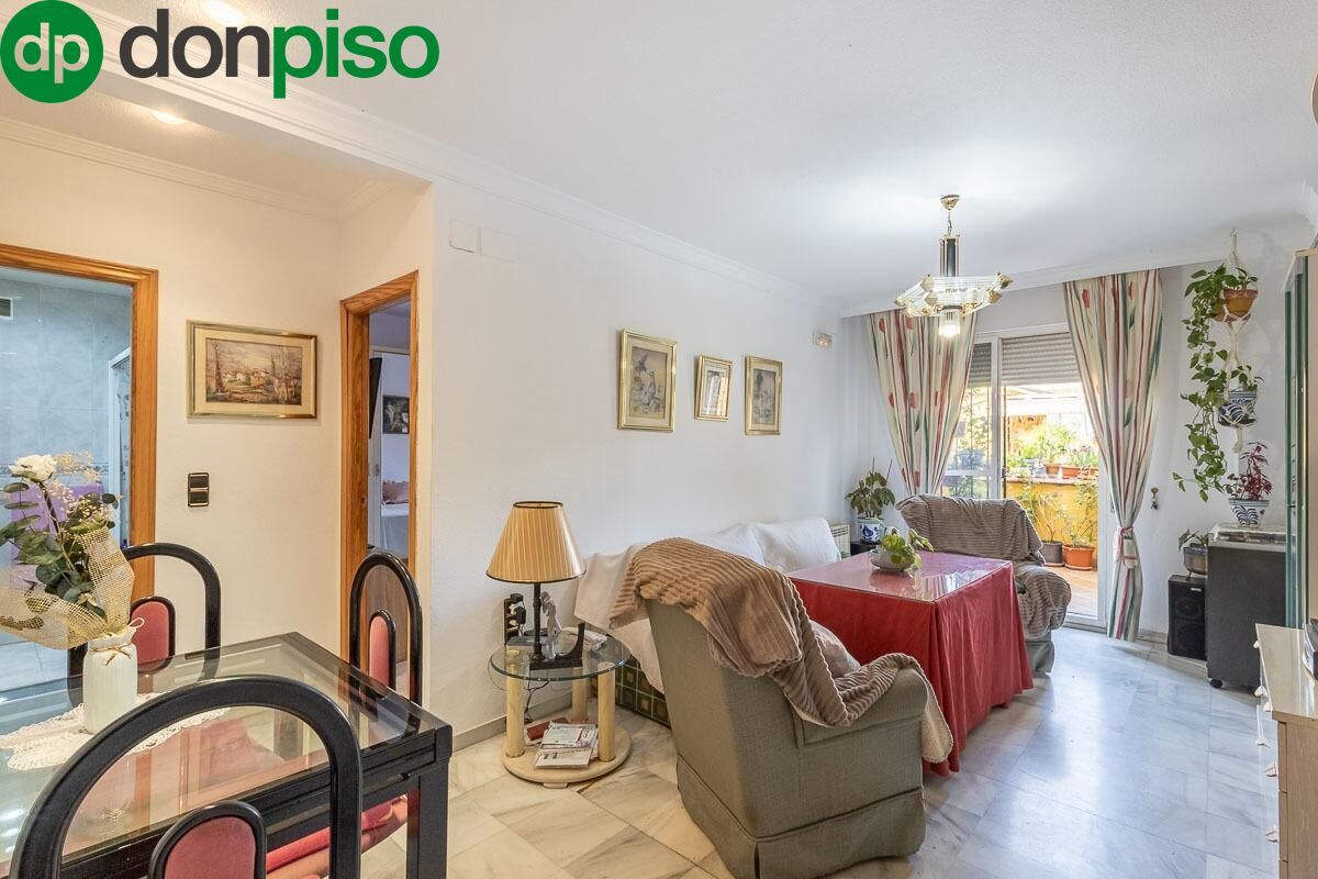 Außenansicht von Wohnung zum verkauf in Ogíjares mit Heizung, Privatgarten und Terrasse