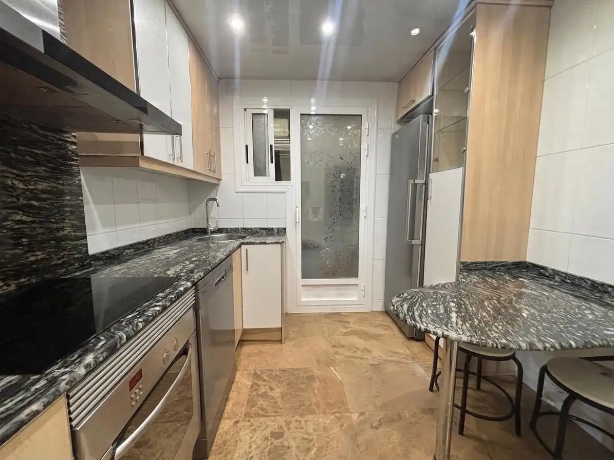 Kitchen of Ground floor for sale in Esplugues de Llobregat  with Air Conditioner, Heating and Balcony